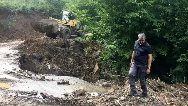 Son dakika yaşam: Vali Sezer, afet bölgesinde: Sel felaketi yaraları sarılıyor