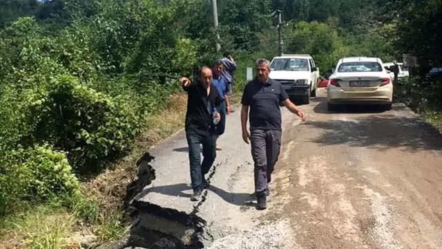 Son dakika yaşam: Vali Sezer, afet bölgesinde: Sel felaketi yaraları sarılıyor