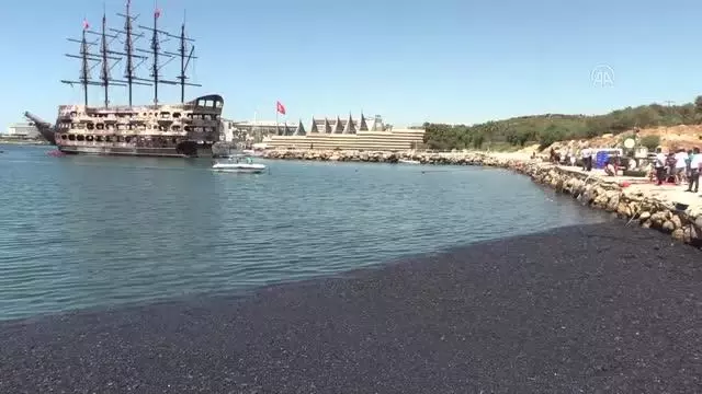 Alanya'da tur teknelerinde çıkan yangın söndürüldü