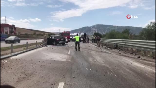 son dakika amasya da iki otomobil kafa kafaya carpisti 2 olu 5 yarali