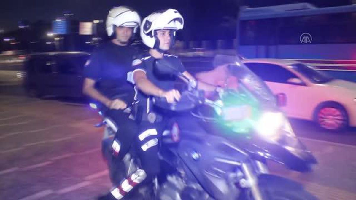 Arkadaşını bıçakla yaraladığı iddia edilen şüpheliye olay yerinden kaçarken otobüs çarptı