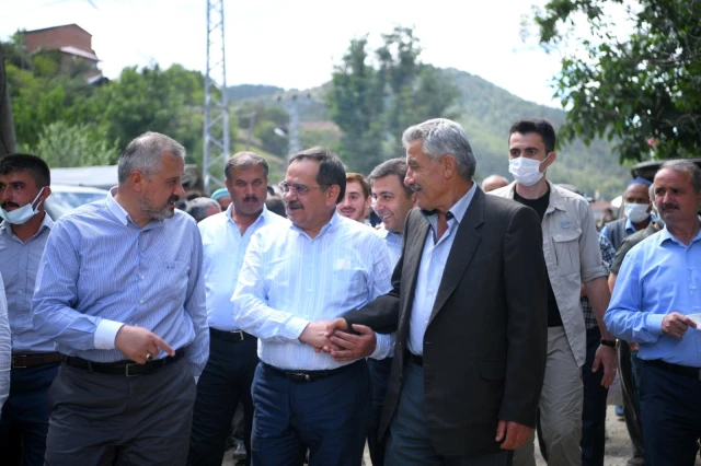 Lider Demir: "Vatandaşlarımız çamura basmadan mahallesine gidecek"