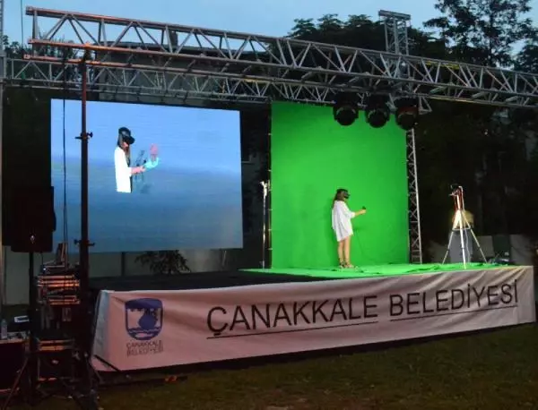 Canlı performansla sanal ortamda 3 boyutlu tuvale fotoğraf çizdi