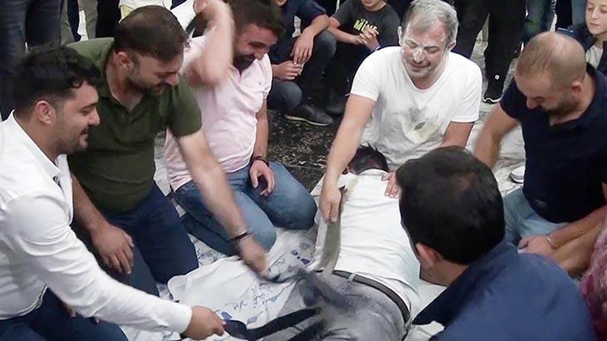 Düğün öncesi damadın ağabeyine eziyet: Acı biber yedirip kemerle dövdüler