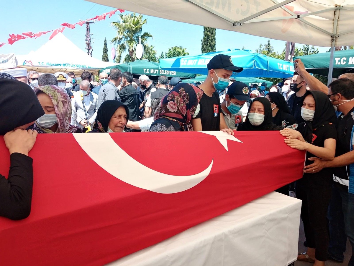 Düşen uçakta hayatını kaybeden orman mühendisi Mersin'de son yolculuğuna uğurlandı - Vimarsana News