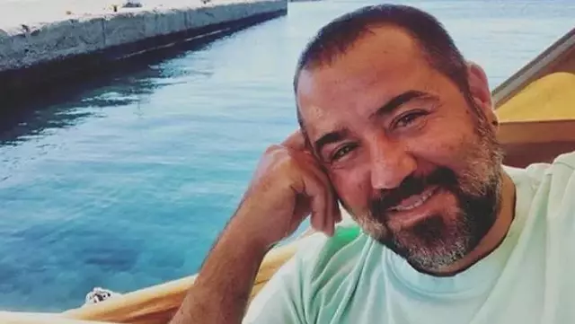 Evinde talihsiz bir kaza geçiren Ata Demirer, bileğinden operasyon geçirdi Evinde talihsiz bir kaza geçiren Ata Demirer, bileğinden operasyon geçirdi