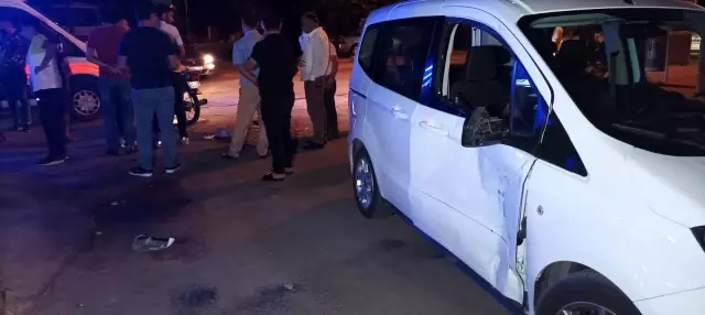 Hafif ticari araç ile motosiklet çarpıştı: 1 yaralı