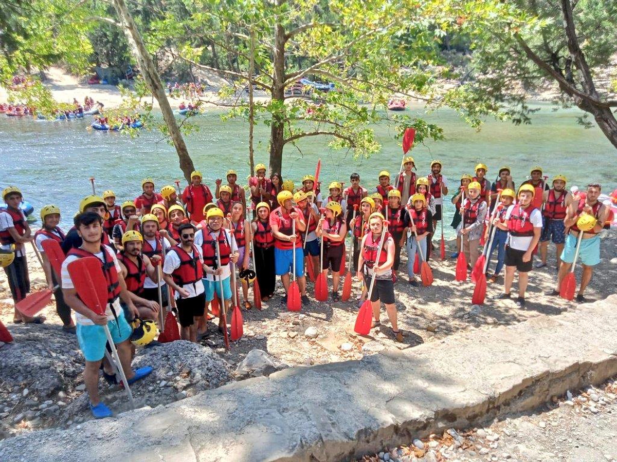 Hakkarili gençler Antalya'da raftinge katıldı, dalış yaptı - Vimarsana News