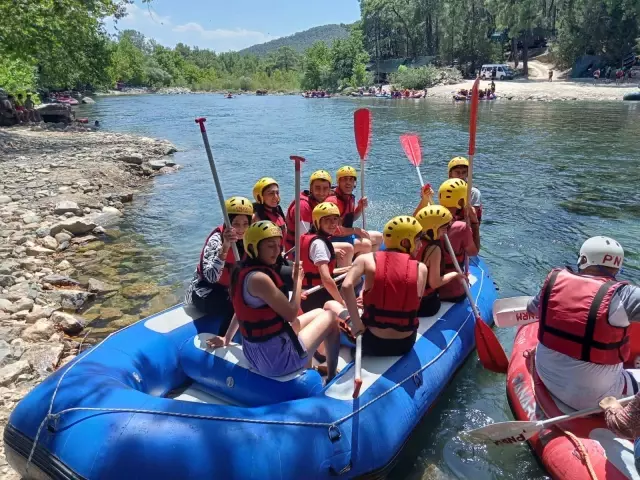 Hakkarili gençler Antalya'da raftinge katıldı, dalış yaptı - Haberler