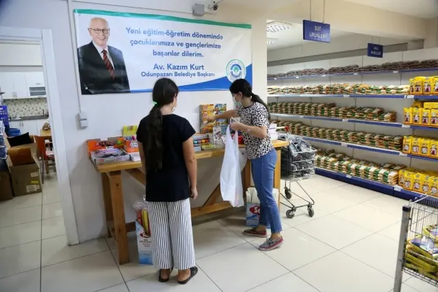 Halk Market kırtasiye yardımlarını bekliyor
