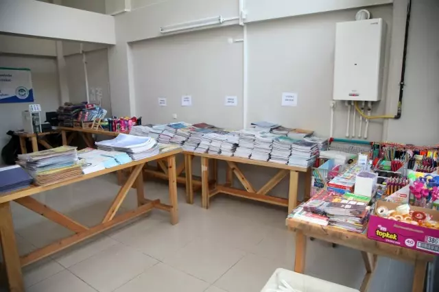 Halk Market kırtasiye yardımlarını bekliyor
