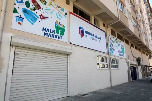 Halk Market kırtasiye yardımlarını bekliyor