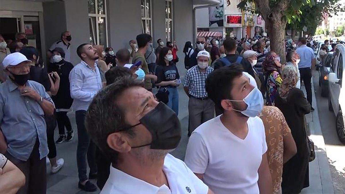 İntihar girişiminde bulunan vatandaşı film izler gibi izlediler