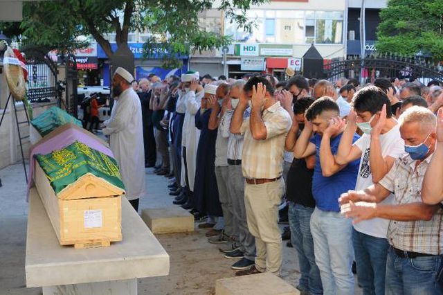 komsu dehsetinde babanin ardindan 56 bicak 14 14335098 o