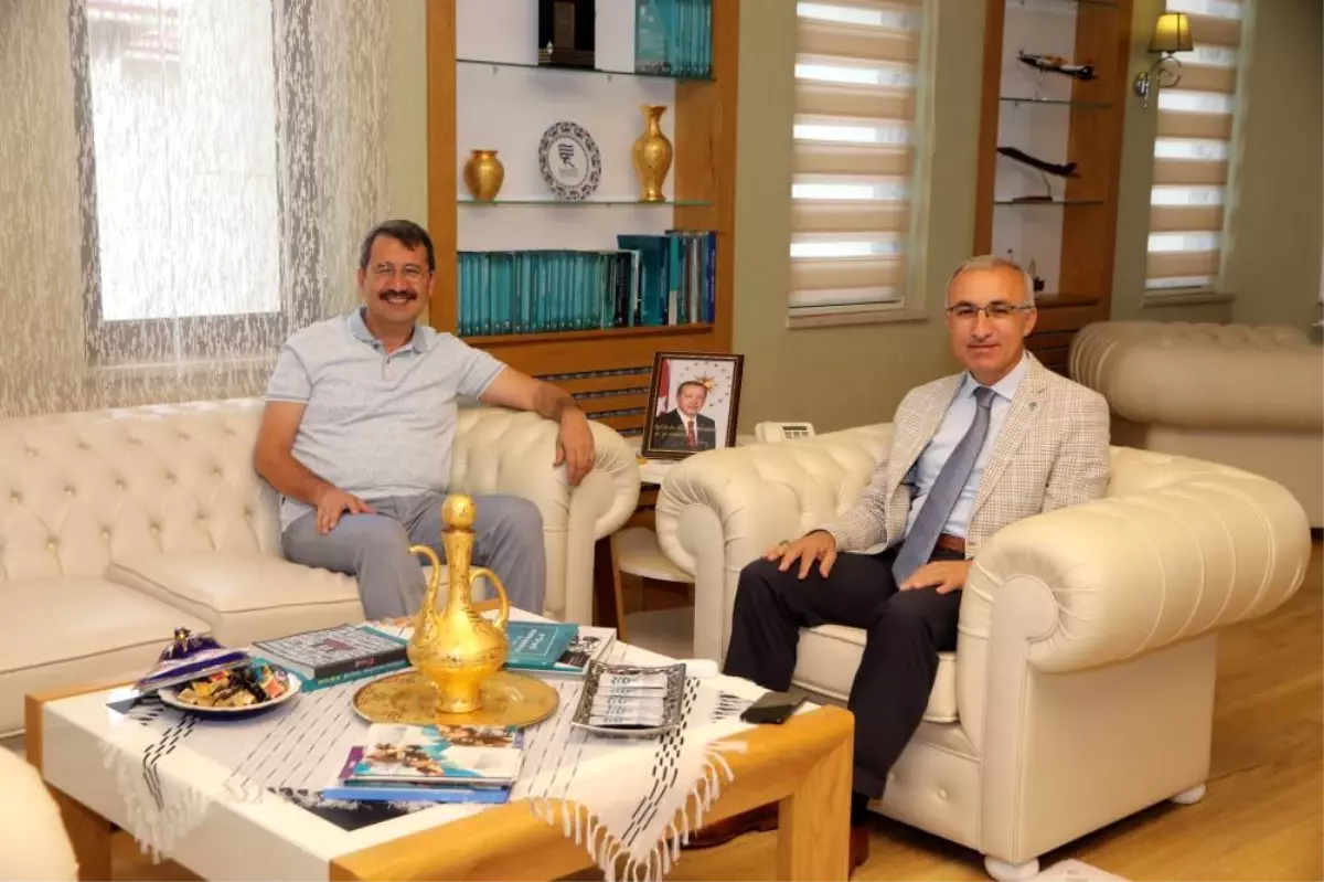 Rektörümüze Mevkidaşından Ziyaret
