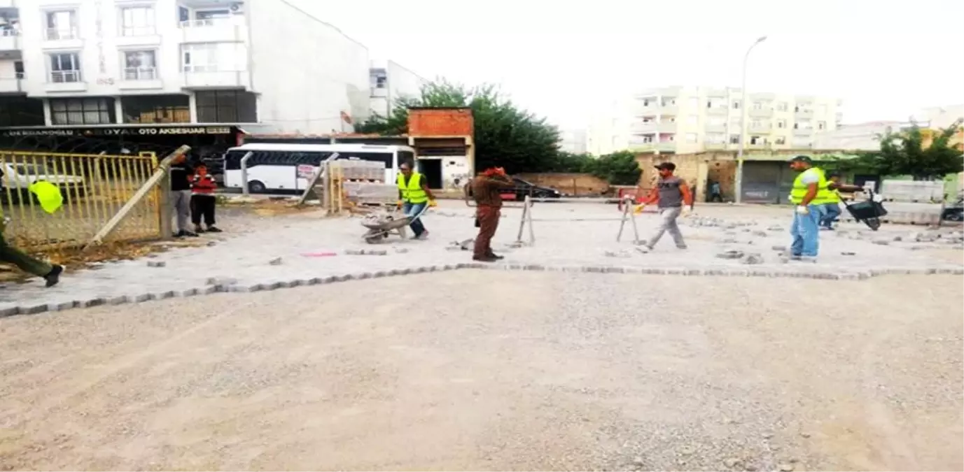 SİVEREK'TE KİLİT TAŞI VE BETON YOL ÇALIŞMALARI SÜRÜYOR