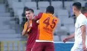 Son Dakika: Galatasaray'da Kerem Aktürkoğlu'na baş ve yumruk atan Marcao, al kart gördü Son Dakika: Galatasaray'da Kerem Aktürkoğlu'na baş ve yumruk atan Marcao, al kart gördü