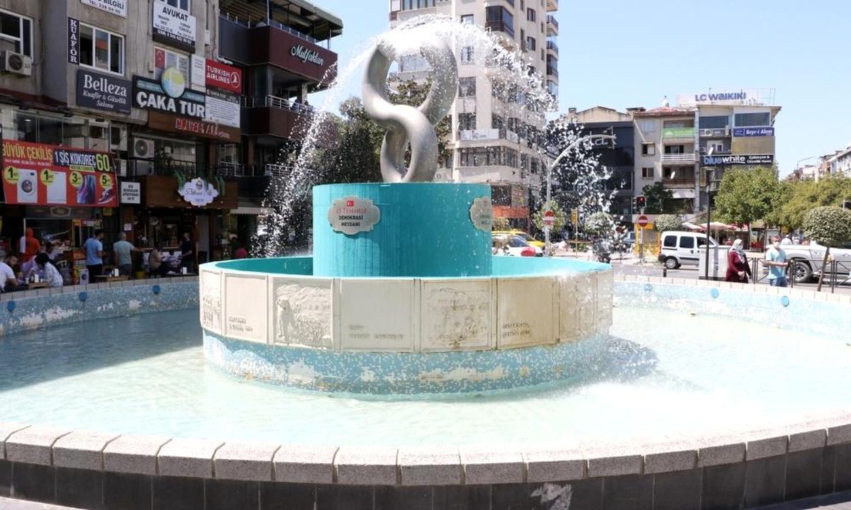15 Temmuz Demokrasi Meydanı'na Büyükşehir'den Bakım