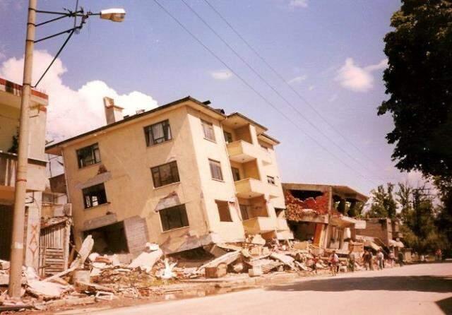17 Ağustos depremi fotoğrafları, sözleri, mesajları! 17 Ağustos 1999 depremi ile ilgili paylaşılacak resimler, sözler ve mesajlar!