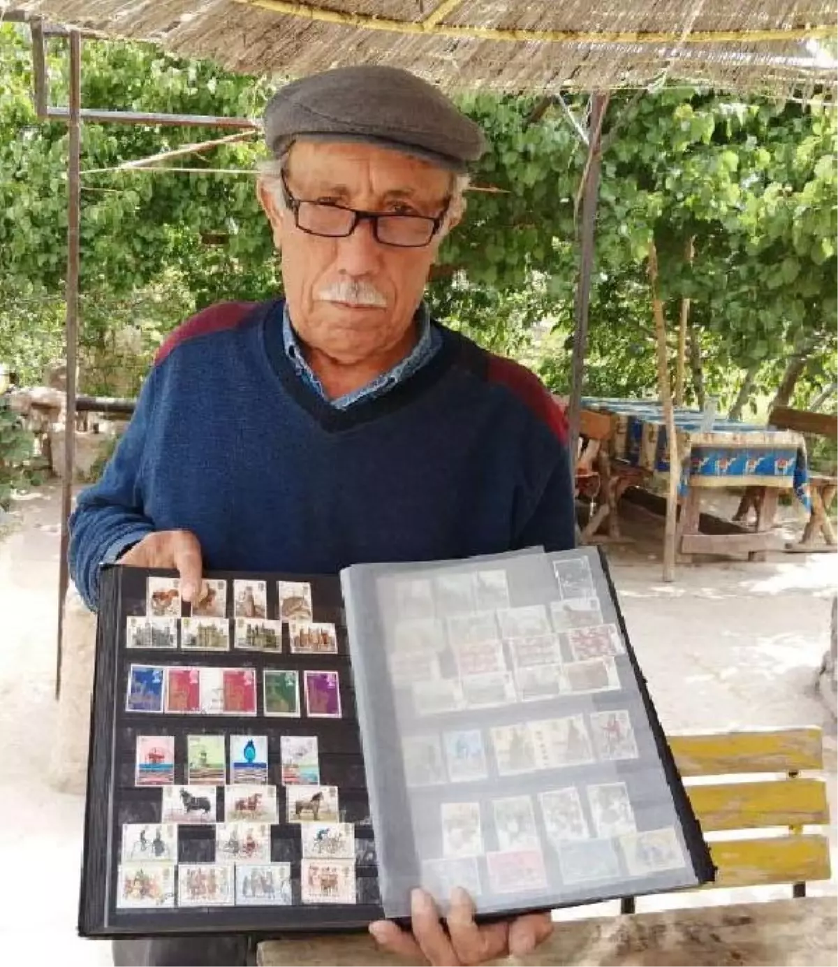 50 yılda 200 bin pul biriktirdi