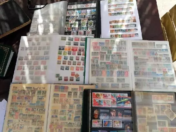 50 yılda 200 bin pul biriktirdi