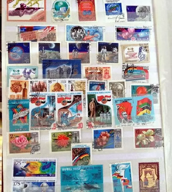 50 yılda 200 bin pul biriktirdi