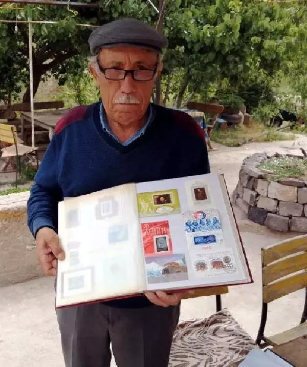 50 yılda 200 bin pul biriktirdi