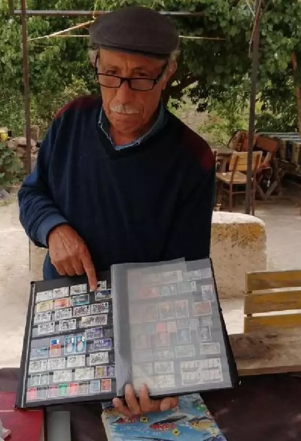 50 yılda 200 bin pul biriktirdi