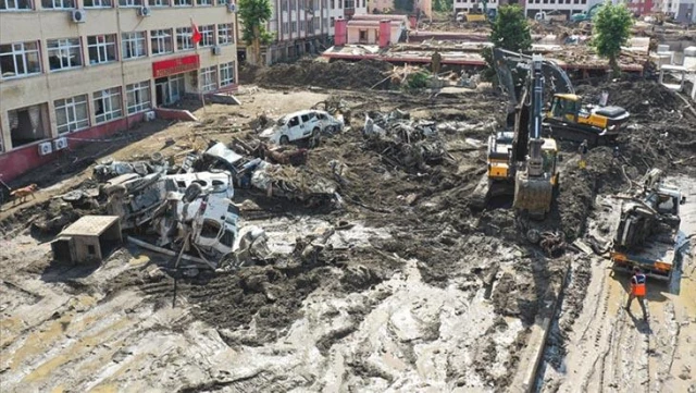 77 kişinin hayatının kaybettiği Batı Karadeniz'deki sel felaketinde kaybolan 47 kişi hala aranıyor