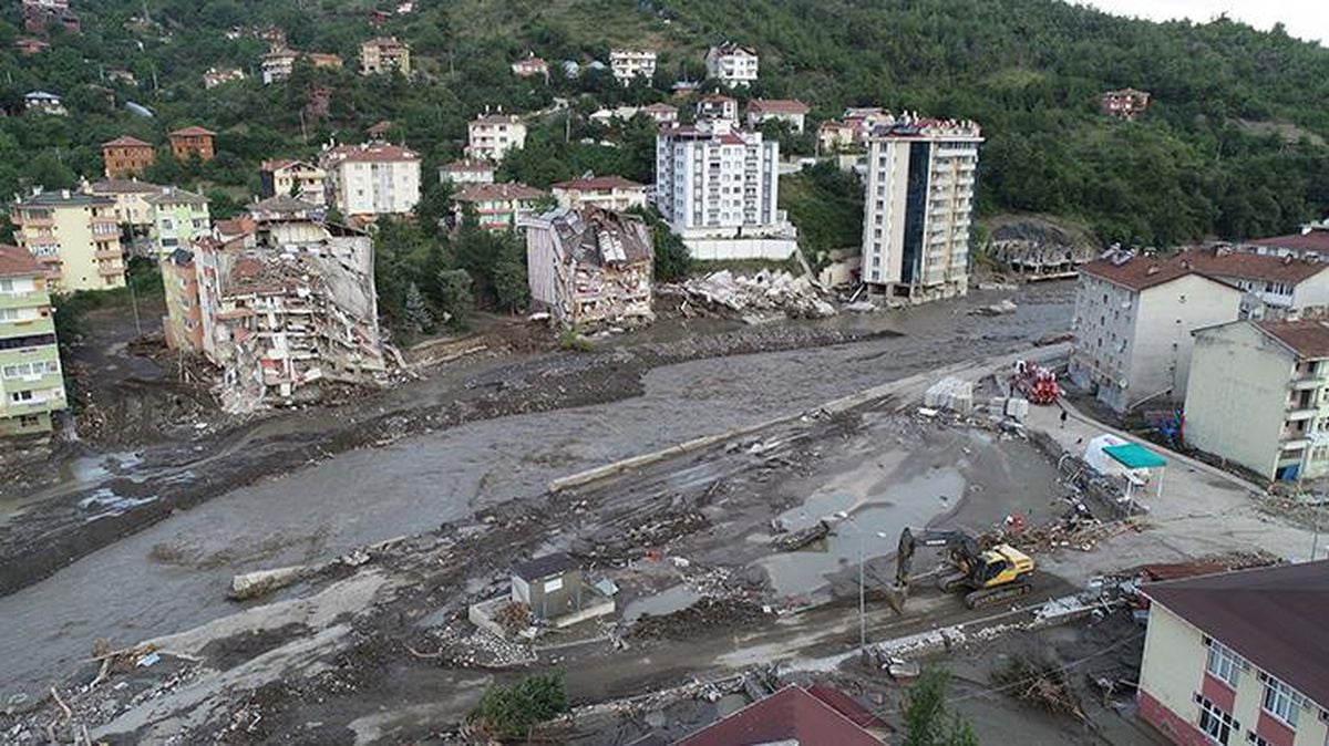 77 kişinin yaşamını yitirdiği Batı Karadeniz'deki sel felaketinde 34 kişi aranıyor