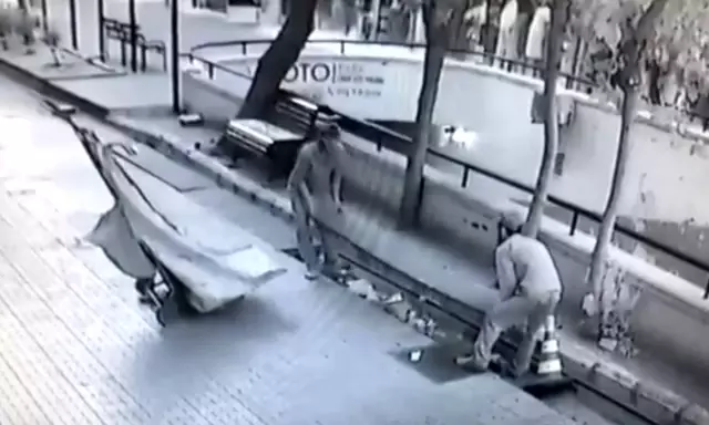 Antalya'da mazgal hırsızlarının rahat tavırları pes dedirtti