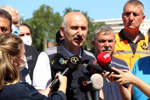 Son dakika haber... Ulaştırma ve Altyapı Bakanı Adil Karaismailoğlu Ayancık'ta kurulan seyyar köprüde incelemelerde bulundu Açıklaması