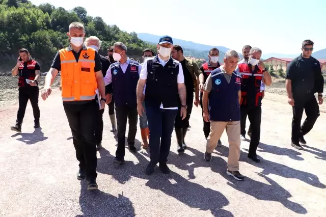 Son dakika haber... Ulaştırma ve Altyapı Bakanı Adil Karaismailoğlu Ayancık'ta kurulan seyyar köprüde incelemelerde bulundu Açıklaması