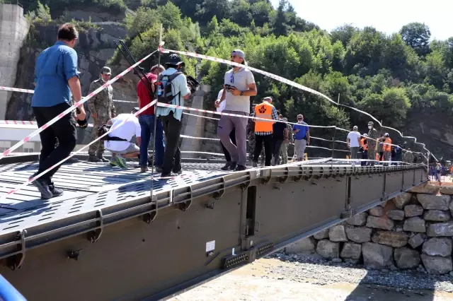 Son dakika haber... Ulaştırma ve Altyapı Bakanı Adil Karaismailoğlu Ayancık'ta kurulan seyyar köprüde incelemelerde bulundu Açıklaması