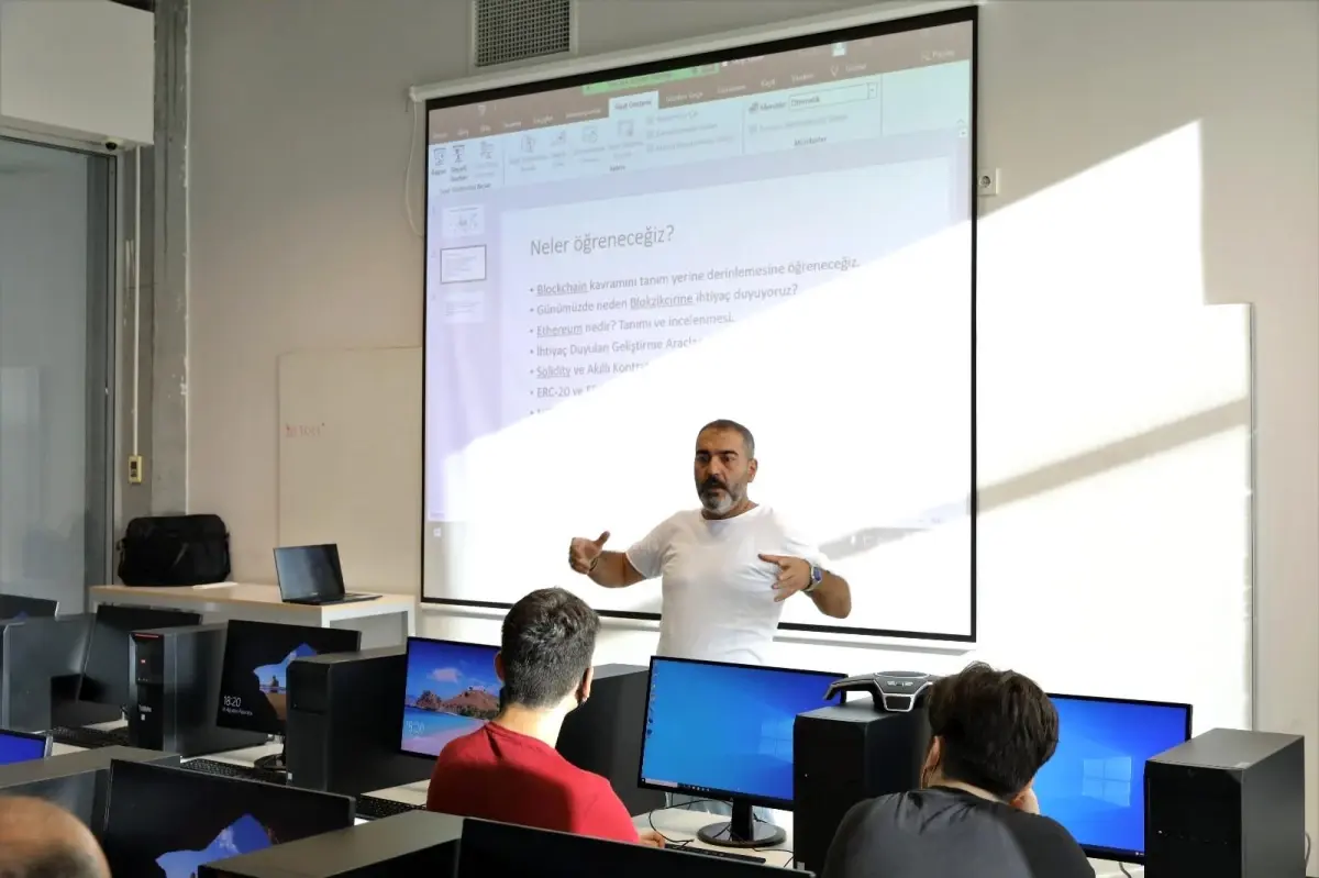 Başakşehir Living Lab'de blockzincir eğitimleri başladı