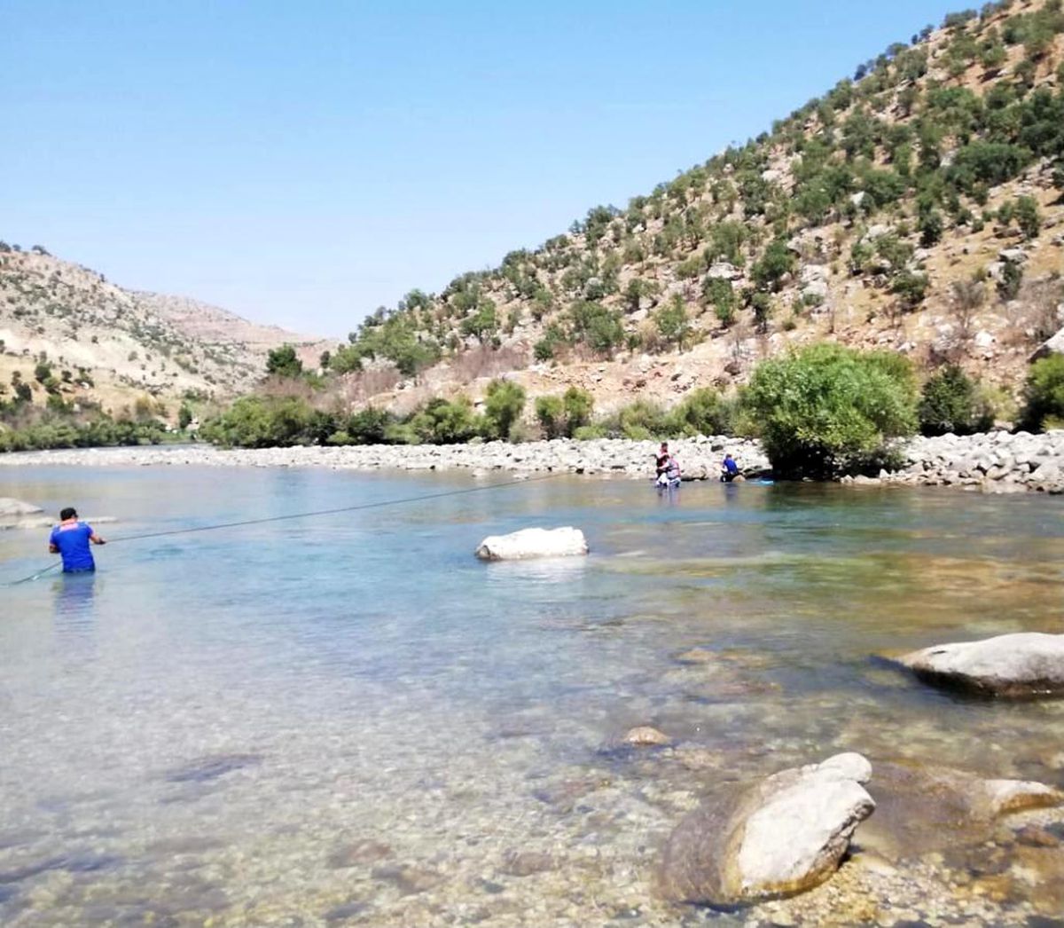 Botan Çayı'nda mahsur kalan 2 balıkçı kurtarıldı