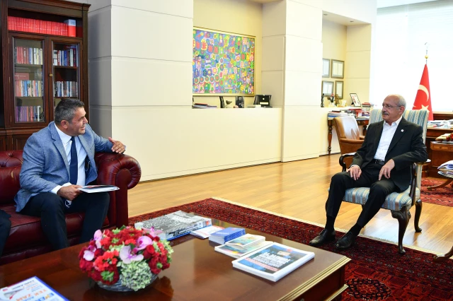 CHP Genel Lideri Kılıçdaroğlu, Birleşik Kamu-İş Konfederasyonu heyetini kabul etti