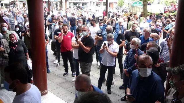 Cimilli İbo'nun cenaze töreninde tepki çeken görüntüler! Telefonu eline alan canlı yayın yaptı