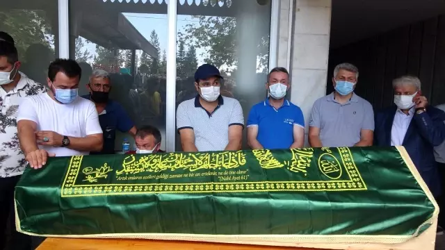 Cimilli İbo'nun cenaze töreninde tepki çeken görüntüler! Telefonu eline alan canlı yayın yaptı