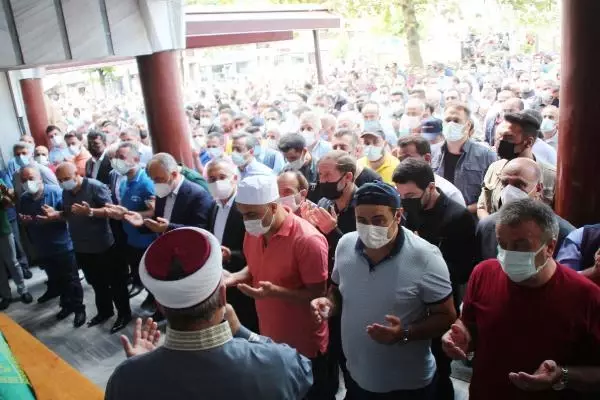 Şarkıcı Cimilli İbo son yolculuğuna uğurlandı Şarkıcı Cimilli İbo son yolculuğuna uğurlandı