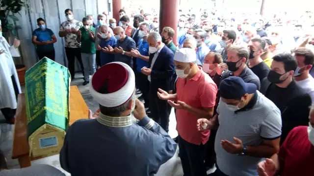 Cimilli İbo'nun cenaze töreninde tepki çeken görüntüler! Telefonu eline alan canlı yayın yaptı
