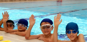 Elmalı'da ASFİM yüzme kurslarına yoğun ilgi