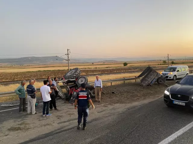 KAHRAMANMARAŞ - Tırla traktör çarpıştı: 2 yaralı