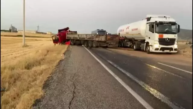 KAHRAMANMARAŞ - Tırla traktör çarpıştı: 2 yaralı