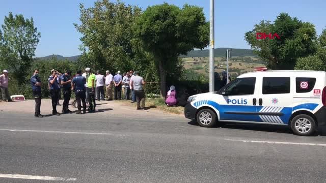 kullandigi traktor devrilince duserek oldu 3 14337057 o