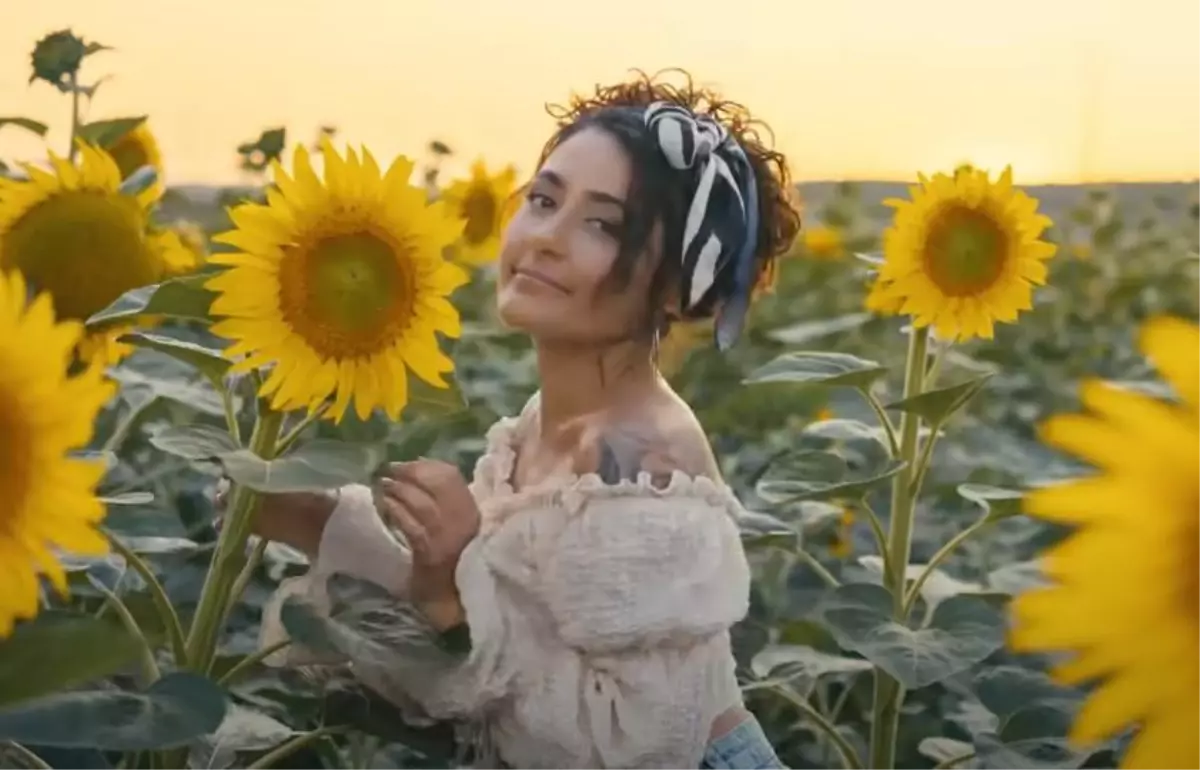 Melek Mosso - Hayatım Kaymış şarkı sözleri! 'Hayatım Kaymış' sözleri nelerdir?