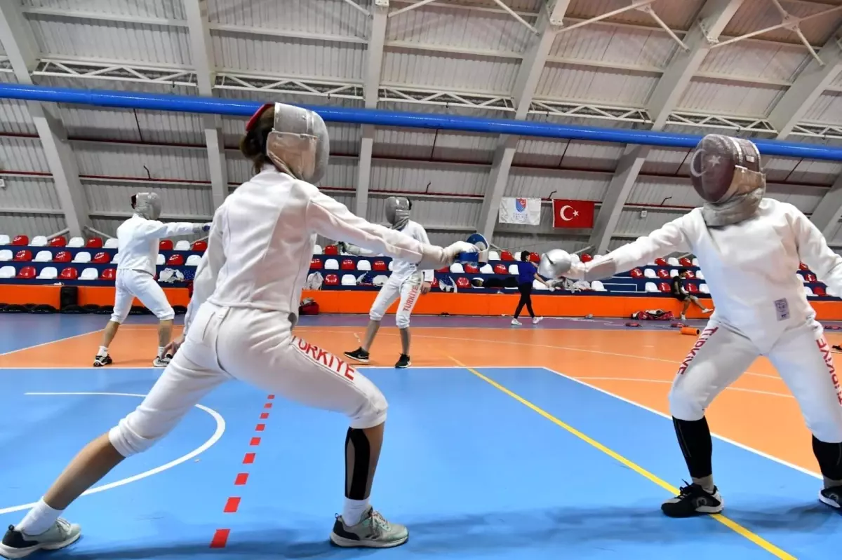 Milli eskrimciler yeni sezona Isparta'da hazırlanıyor