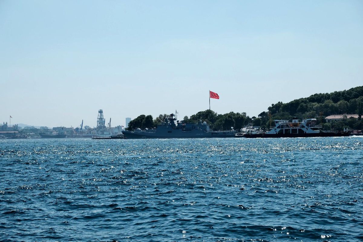 Son dakika haberi: Rus savaş gemisi Sarayburnu'na demirledi
