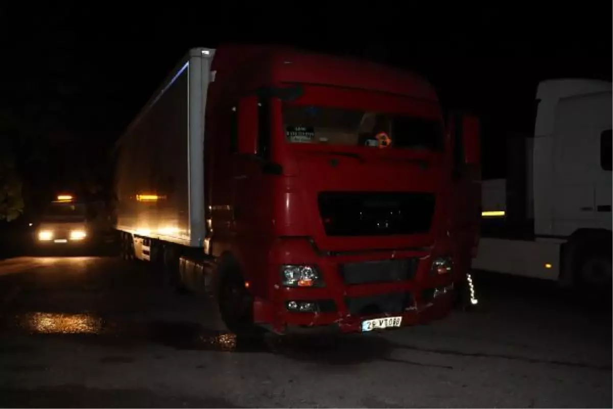 TIR motosiklete arkadan çarptı: 2 ağır yaralı