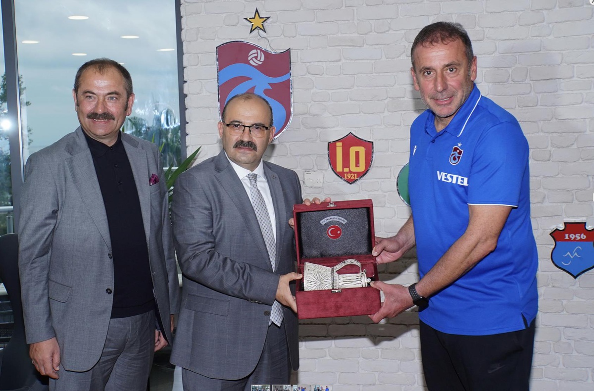 Trabzon Valisi Ustaoğlu'ndan Trabzonspor'a ziyaret - Vimarsana News